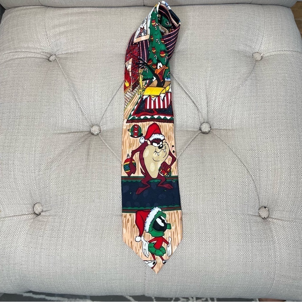 looney Tunes Mania Warner Bros Silk Tie Bugs Bunny Taz Daffy Christmas Holiday